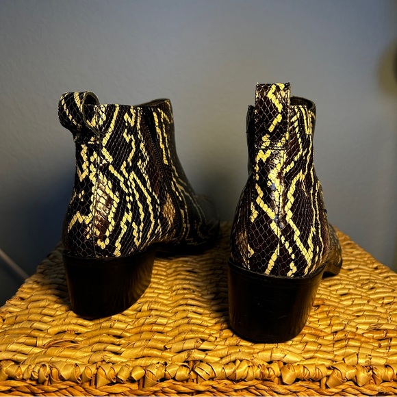 VIONIC Natural Snake Print Leather Clara Boa Ankle Booties 8.5 - Picture 5 of 9